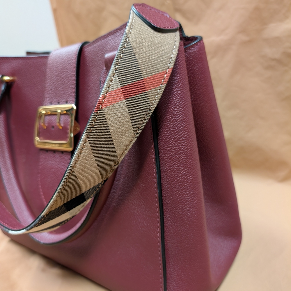 Elegant Burgundy Tote Bag - Picture 2 of 10